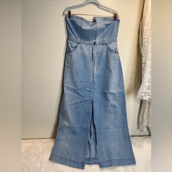 Free People Picture Perfect Strapless Tube Denim Midi Dress 10 - Picture 5 of 7